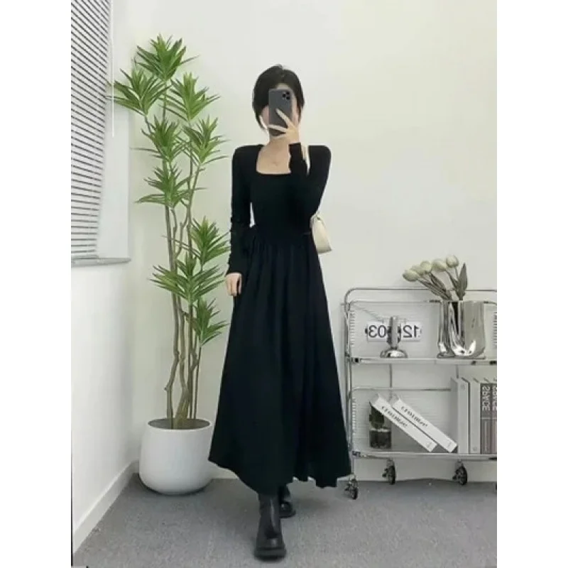 Hepburn style high-end square neck Fall/Winter 2023 new women's black long-sleeved dress
Hepburn style high-end square neck Fall/Winter 2023 new women's black long-sleeved dress