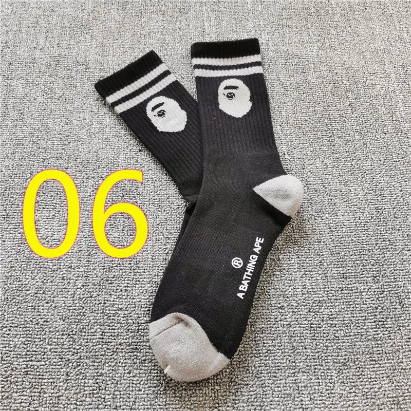 Calcetines de tubo medio bordados, de algodón grueso, para monopatín, baloncesto, deportes, venta al por mayor Calcetines de tubo medio bordados, de algodón grueso, para monopatín, baloncesto, deportes, venta al por mayor