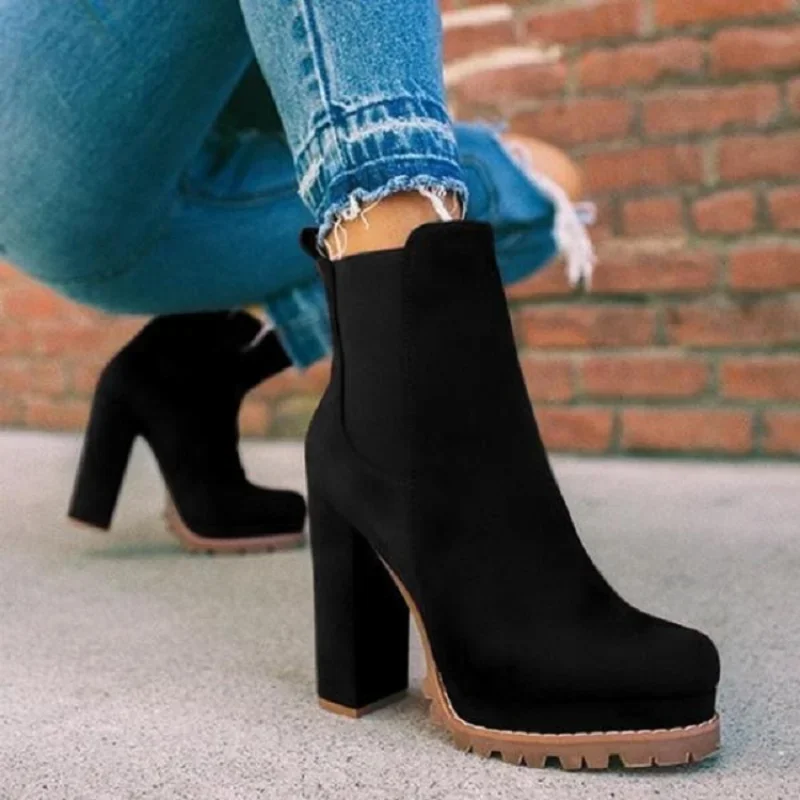 Autumn Women's Paltform Shoes Plus Size Chunky Heel Ankle Boots for Women Fashion Flock Heeled Shoes Slip on Ladies Short Boots
Autumn Women's Paltform Shoes Plus Size Chunky Heel Ankle Boots for Women Fashion Flock Heeled Shoes Slip on Ladies Short Boots