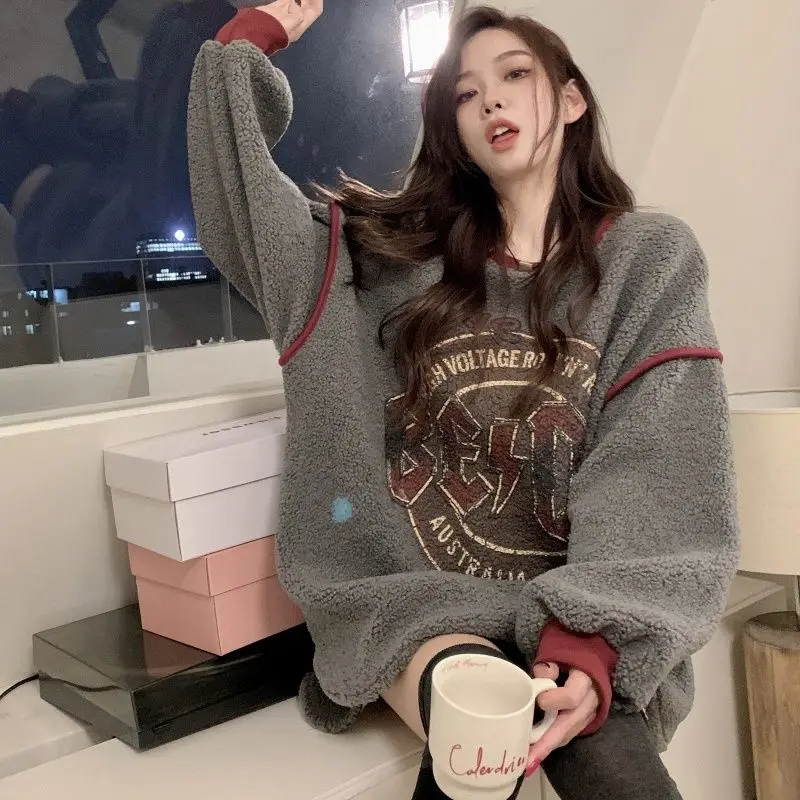 Winter Korean simplicity personality printed women hoodie fashion y2k loose casual street warm round neck women Oversized hoodie
Winter Korean simplicity personality printed women hoodie fashion y2k loose casual street warm round neck women Oversized hoodie
