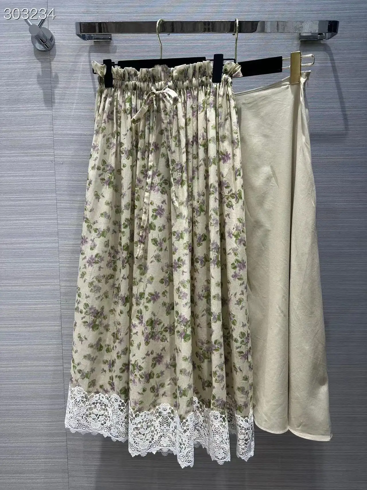 Runway Fashion Women Cotton Skirt 2023 Summer Flowers Print Long Pleated Ladies Casual Hot Sale Ladies Waist Elastic Skirt
Runway Fashion Women Cotton Skirt 2023 Summer Flowers Print Long Pleated Ladies Casual Hot Sale Ladies Waist Elastic Skirt