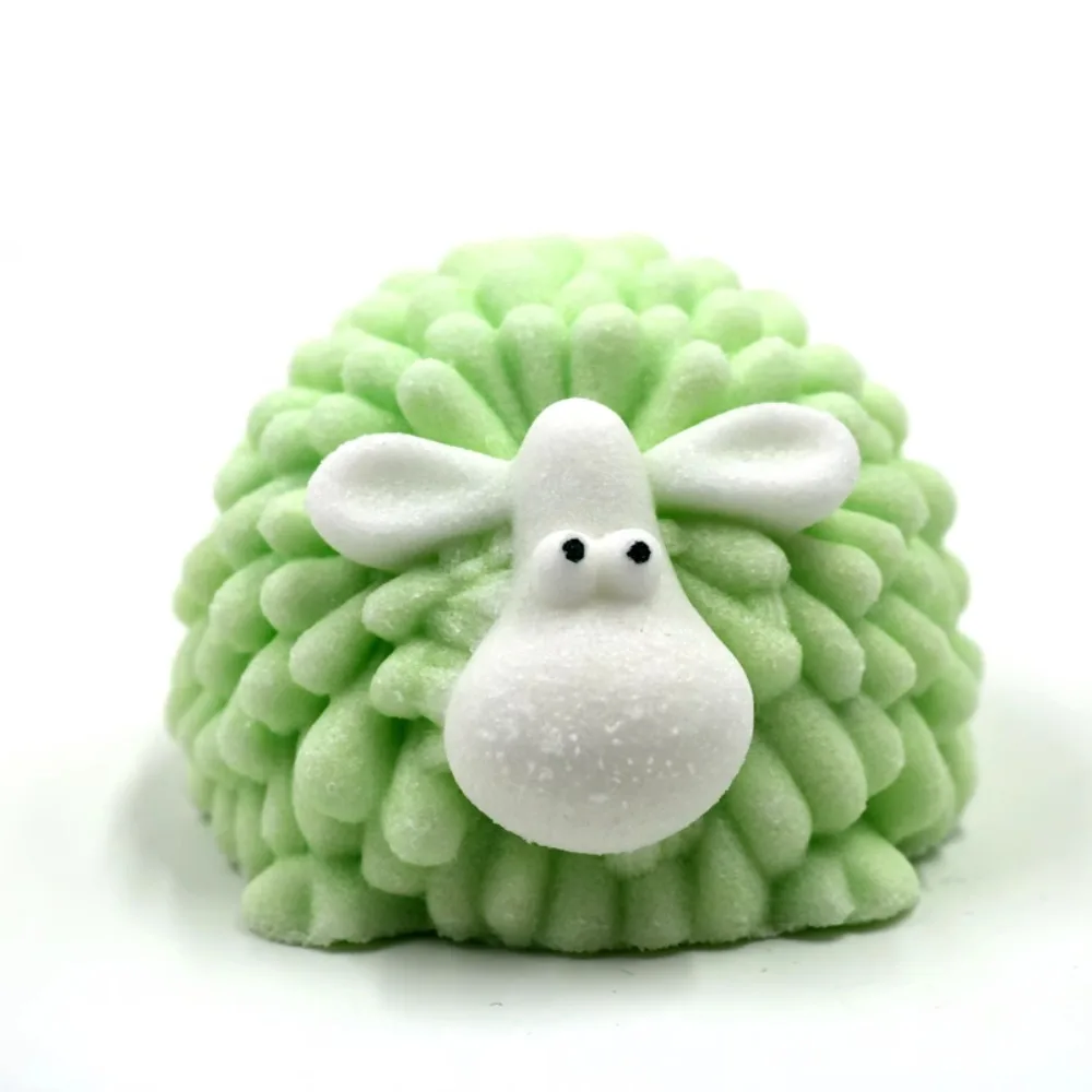 Qinghai Chaka Salt Lake featured crafts, salt carvings, cute cartoon images, pin sheep ornaments and gifts for children.
Qinghai Chaka Salt Lake featured crafts, salt carvings, cute cartoon images, pin sheep ornaments and gifts for children.