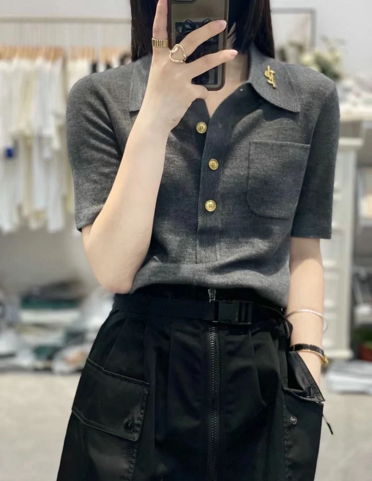 Girl's short sleeved round neck T-shirt vest, half sleeved slim fit for commuting, Western casual women with collar buttons
Girl's short sleeved round neck T-shirt vest, half sleeved slim fit for commuting, Western casual women with collar buttons