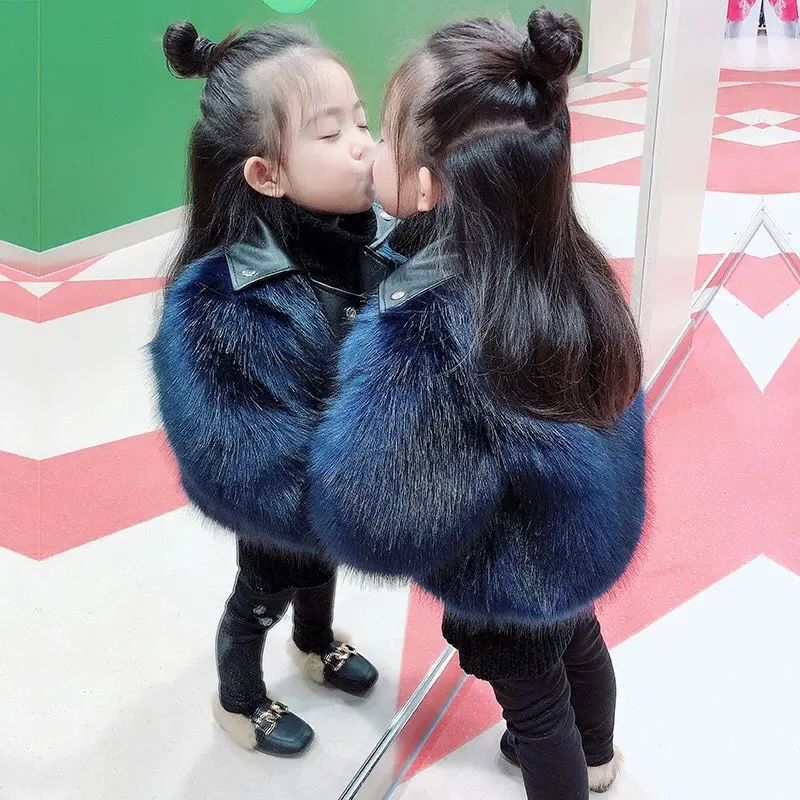 

Новинка 2023, осенне-зимние теплые пушистые куртки из искусственного меха для девочек, кожаные детские модные утепленные парки, пальто в Корейском стиле