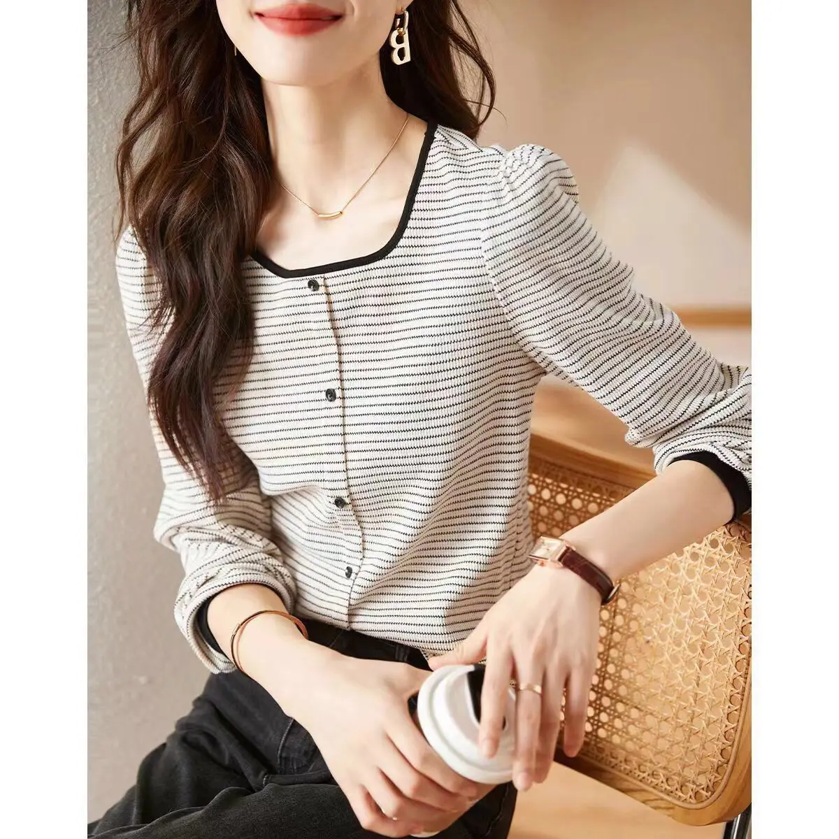 Fashion Square Neck Spliced Striped Tee Shirt Woman Clothes Autumn Casual Pullovers Tops Loose Korean Long Sleeve T-Shirt A817
Fashion Square Neck Spliced Striped Tee Shirt Woman Clothes Autumn Casual Pullovers Tops Loose Korean Long Sleeve T-Shirt A817