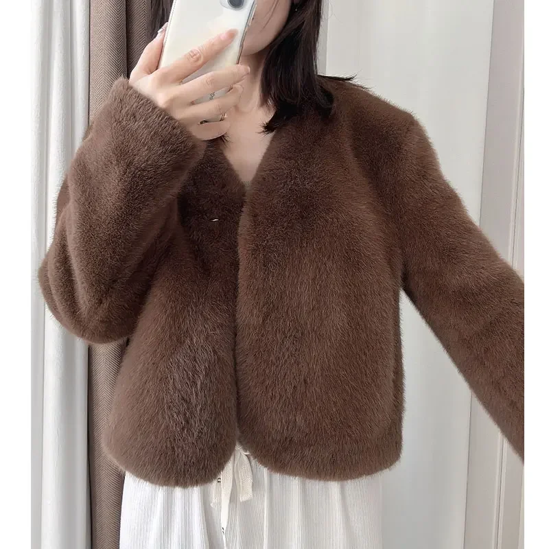 RONGNI Women's Short Coat VNeck Synthetic Fur 2023 Autumn/Winter New Long Sleeve Casual Fashion High Short and Generous Top
RONGNI Women's Short Coat VNeck Synthetic Fur 2023 Autumn/Winter New Long Sleeve Casual Fashion High Short and Generous Top