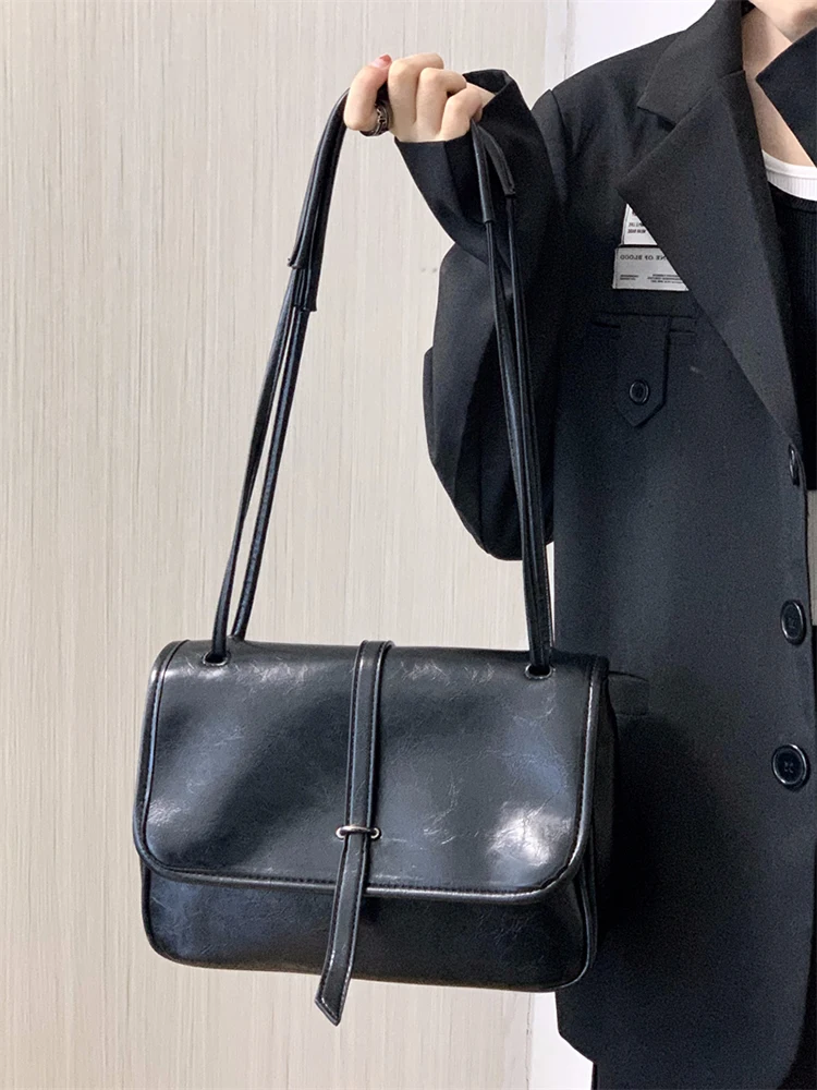 

Large Capacity Commuter Underarm Bag For Women Textured Oil Wax Leather Black Shoulder Bags Versatile Female Messenger Bag
