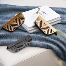 Elegant Leaf-Shaped Decorative Zinc Alloy Nordic Cabinet Knobs Wardrobe Drawer Pulls Kitchen Door Handles for Furniture
Elegant Leaf-Shaped Decorative Zinc Alloy Nordic Cabinet Knobs Wardrobe Drawer Pulls Kitchen Door Handles for Furniture