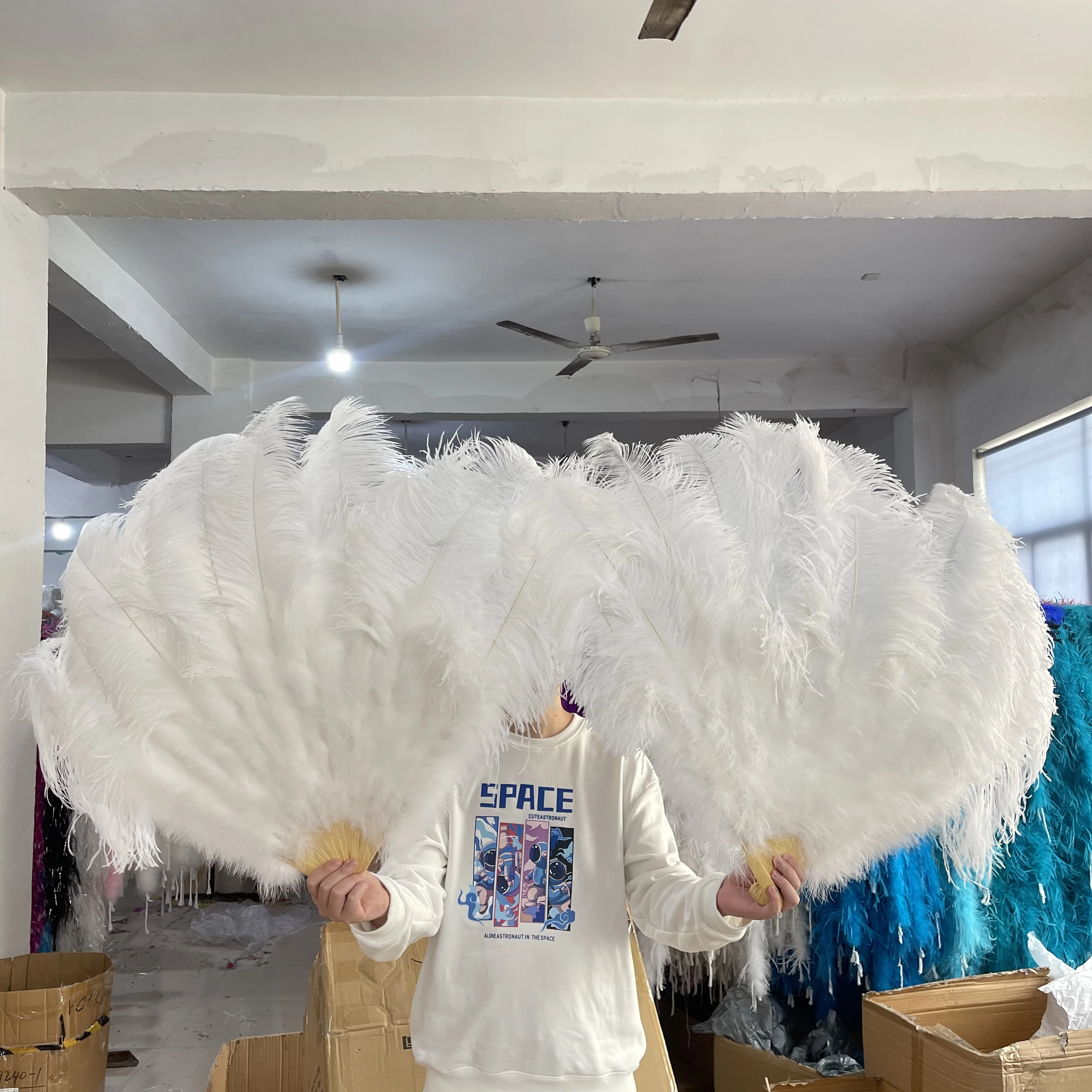 

Fashion Elegant Colored Ostrich Marabou Feathers Fan 60CM for Dancer Carnival Stage Wedding Decoration Accessory Craft Plumes