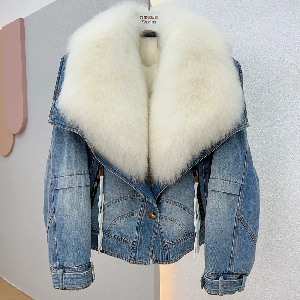 2023 Hot Sales New Fashion Denim Goose Down Detachable Big White Fox Fur Collar Goose Down Filling Inner Lining High-End Jacket
2023 Hot Sales New Fashion Denim Goose Down Detachable Big White Fox Fur Collar Goose Down Filling Inner Lining High-End Jacket