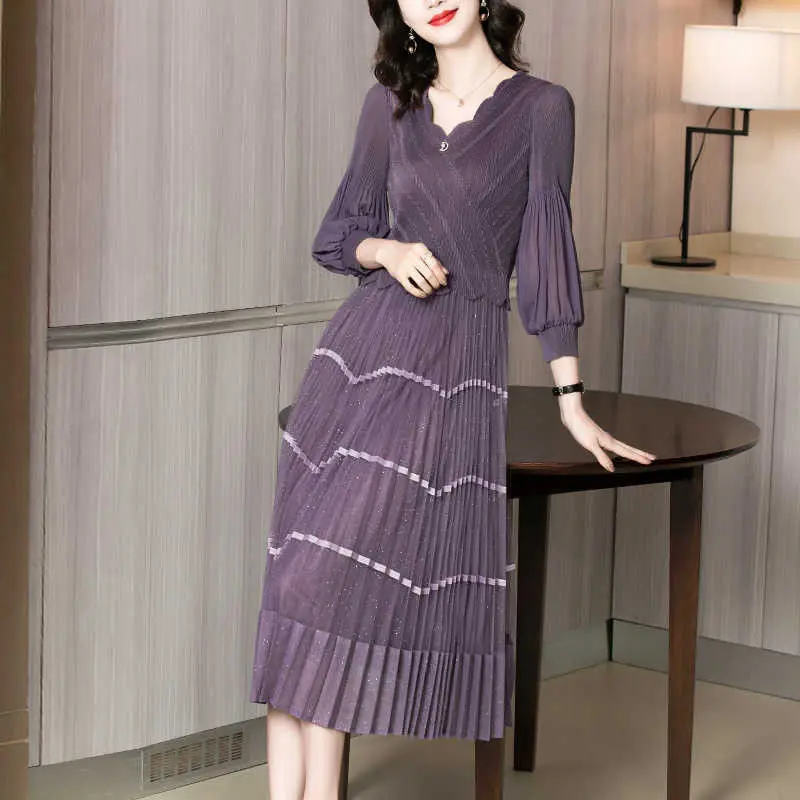 Pressed pleated mid length knee length dress for women's spring new long sleeved V-neck slimming skirt
Pressed pleated mid length knee length dress for women's spring new long sleeved V-neck slimming skirt