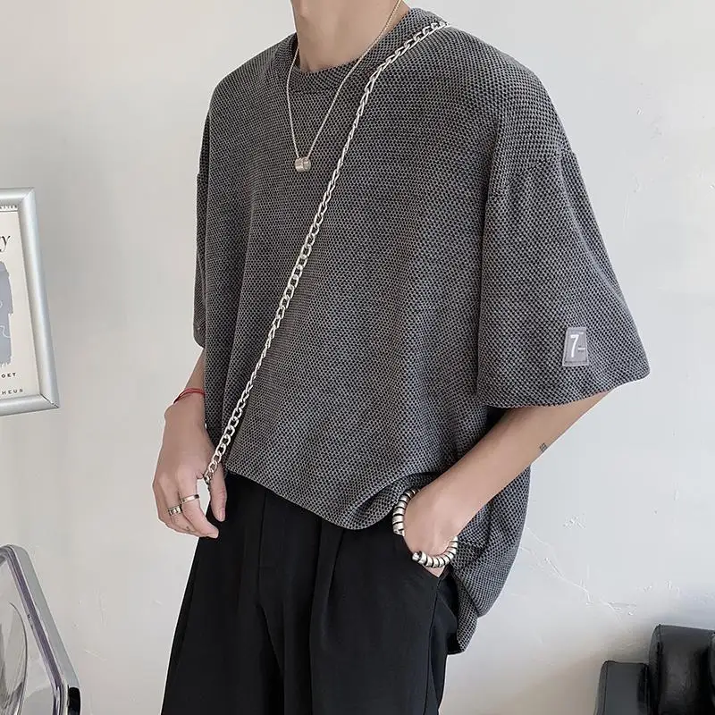 

Hollow Out Short Sleeve Men O Neck T Shirt Summer Hem Side Slit Street Fashion Harajuku Simple Oversized Teenagers Clothing Tops