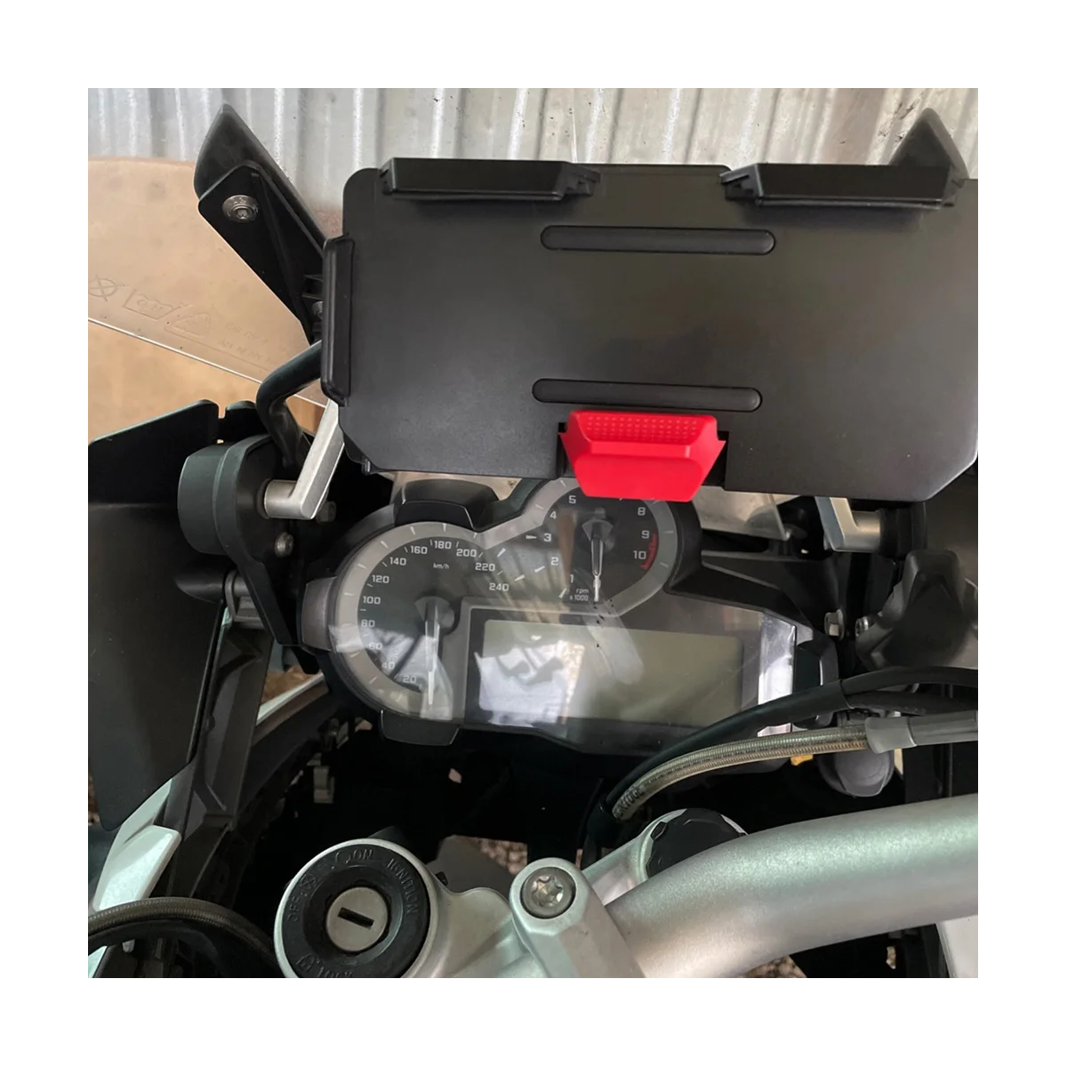 Motorcycle Navigation Bracket 15W Wireless Charging Support for BMW R1200GS F800GS ADV F700GS R1250GS F900R
Motorcycle Navigation Bracket 15W Wireless Charging Support for BMW R1200GS F800GS ADV F700GS R1250GS F900R