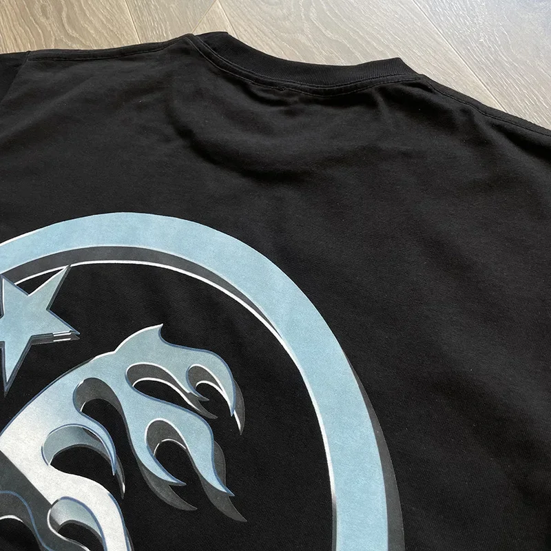 24ss Metal Stainless Steel Tee Men Women 1:1 Best Quality Pure Cotton Black Oversized Graphic T Shirts
24ss Metal Stainless Steel Tee Men Women 1:1 Best Quality Pure Cotton Black Oversized Graphic T Shirts