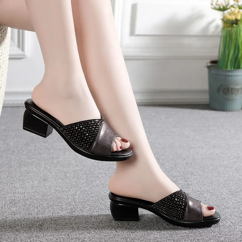 

Pinyue 2022 Summer New Outer Wear Medium-heeled All-match Women's Sandals Fashion Thick-heeled Rhinestone Soft-soled Flat Slippe