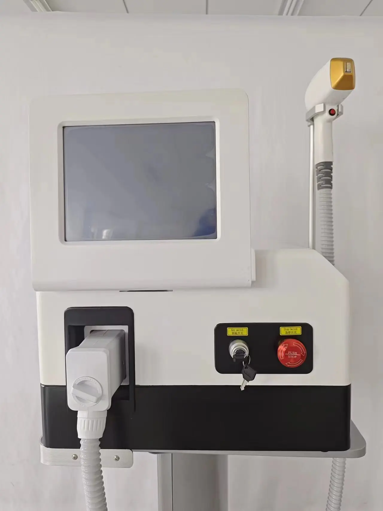 808nm Diode Laser Hair Removal Machine CE Approved 755 808 1064nm 3 Wavelength 2000W Cooling Head Painless Laser Epilator
808nm Diode Laser Hair Removal Machine CE Approved 755 808 1064nm 3 Wavelength 2000W Cooling Head Painless Laser Epilator