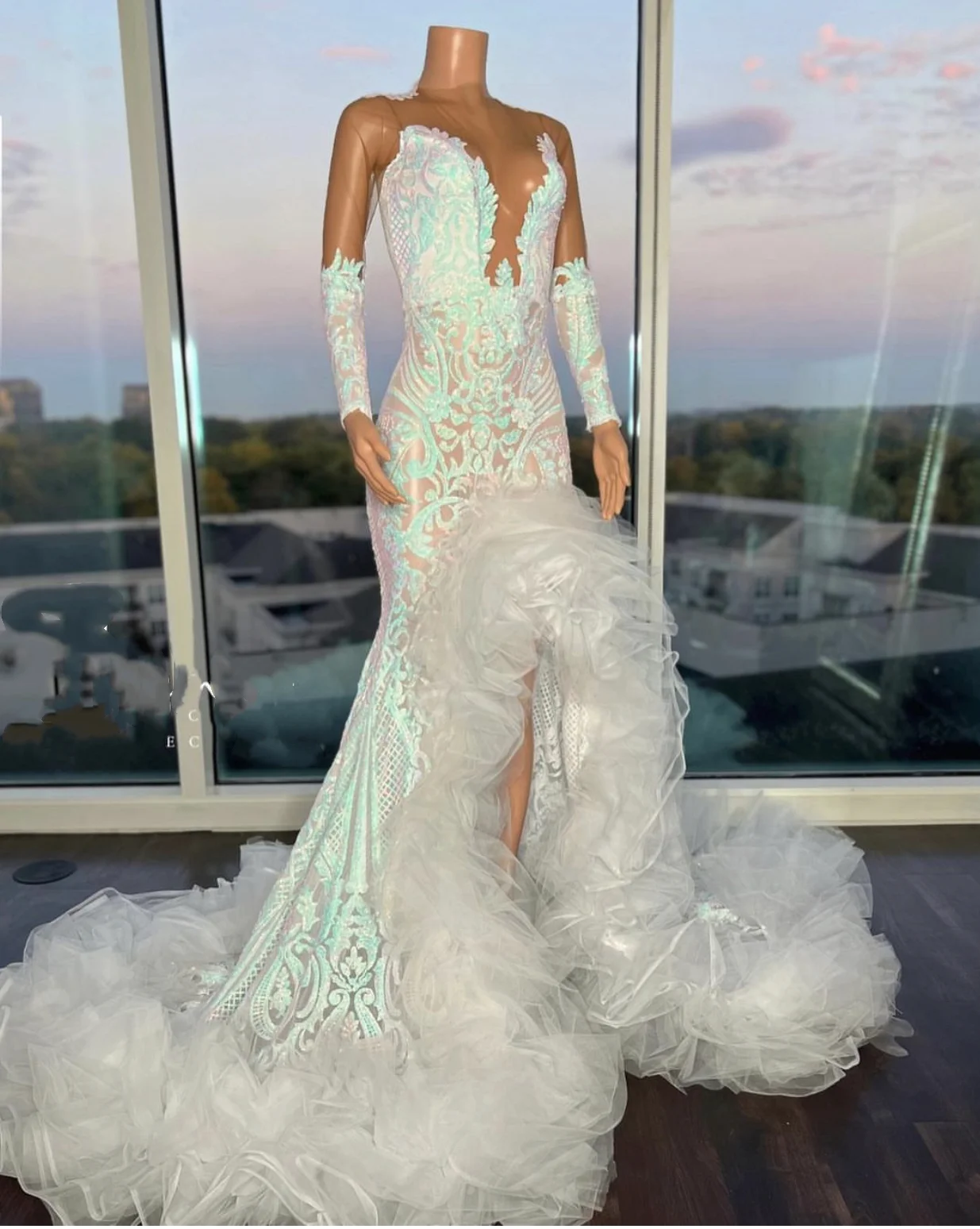 Long Sequined Prom Dresses 2024 for Black Girl Ruffle Side Slit Sparkly Crystal Beaded Mermaid Graduation Evening Party Gala
Long Sequined Prom Dresses 2024 for Black Girl Ruffle Side Slit Sparkly Crystal Beaded Mermaid Graduation Evening Party Gala
