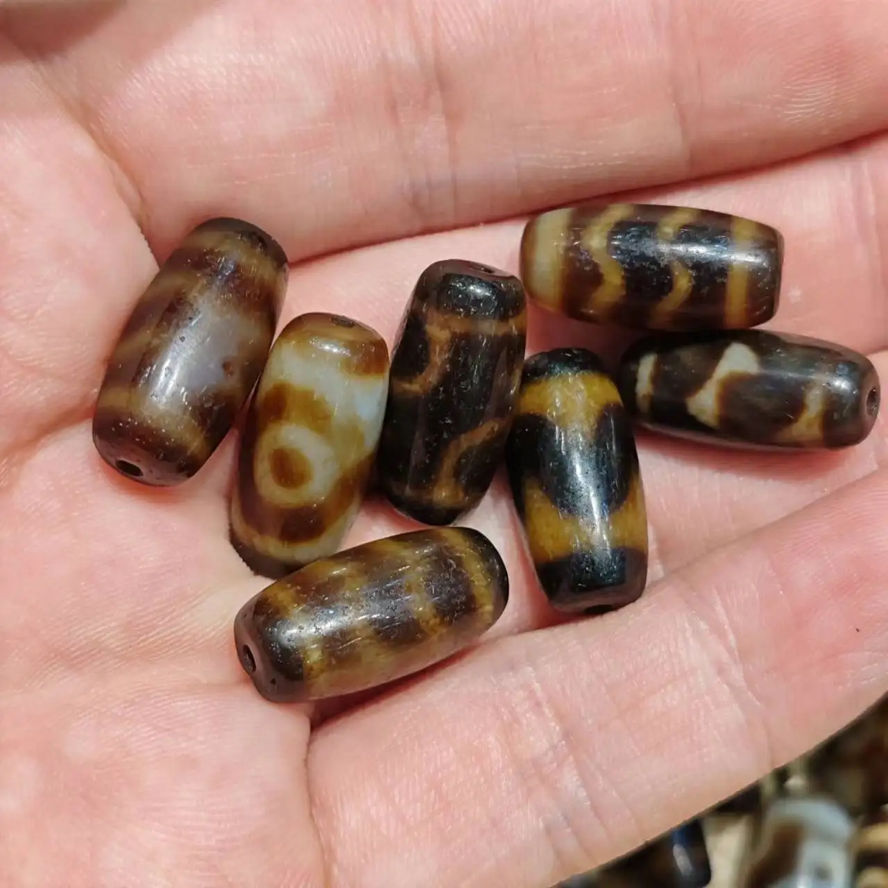 

Special price: Xizang totem infiltration weathering agate beads national style necklace pendant diy accessories