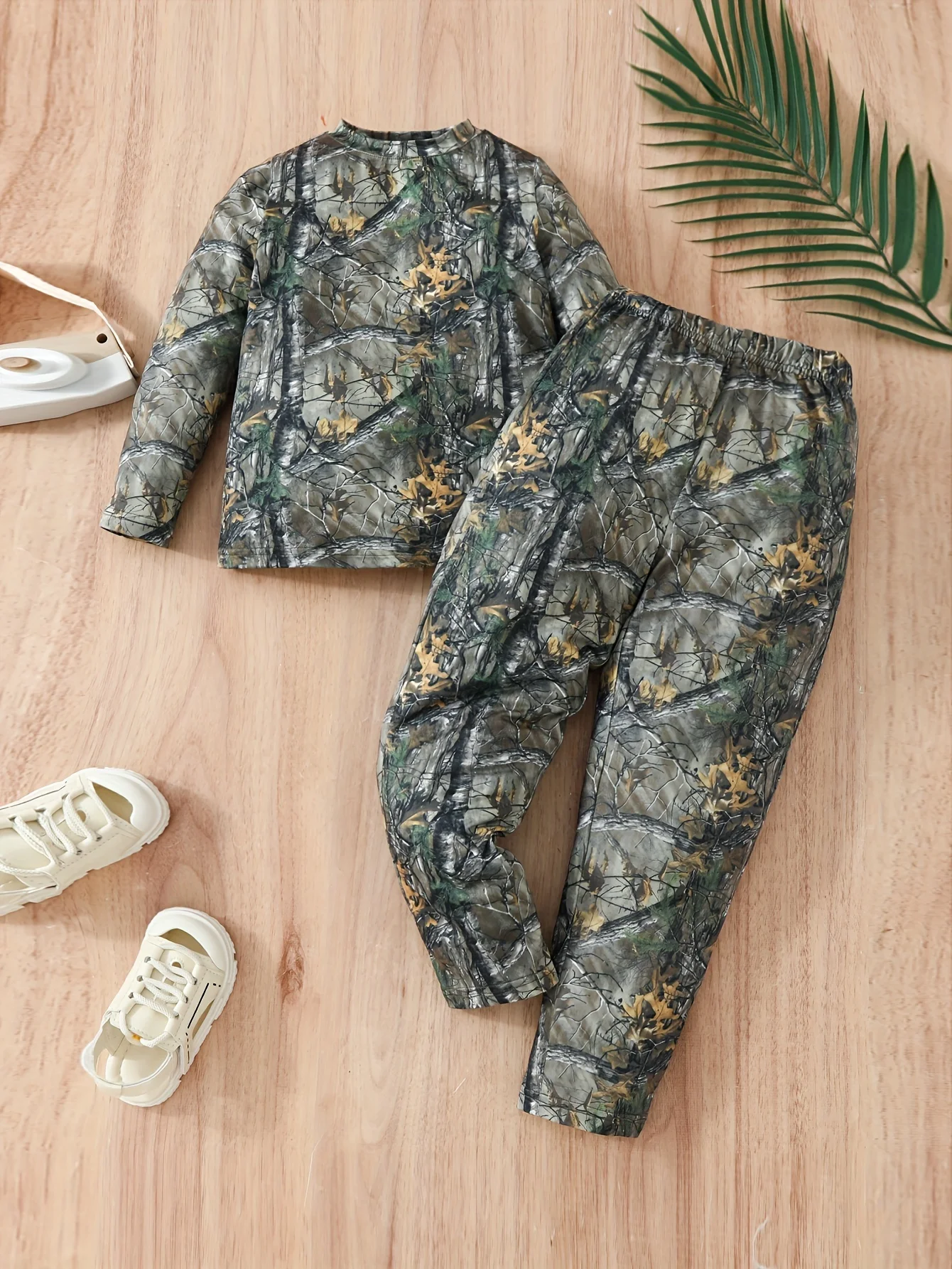 

Boys 2-piece Trendy Pajama Sets Allover 3D Fallen Leaves Pattern Round Neck Long Sleeve Top & Matching Pants Comfy Casual PJ Set