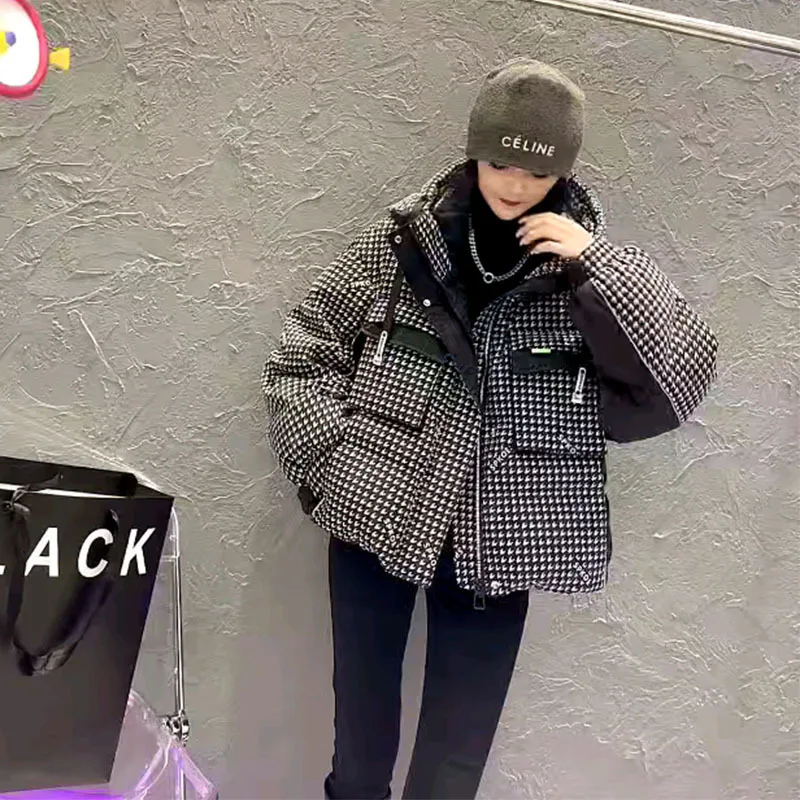 2023 Winter New Thousand-Bird Grid Short Down Jacket Women's European Version Of Hot Selling Long-Sleeved Plaid Coat 256
2023 Winter New Thousand-Bird Grid Short Down Jacket Women's European Version Of Hot Selling Long-Sleeved Plaid Coat 256