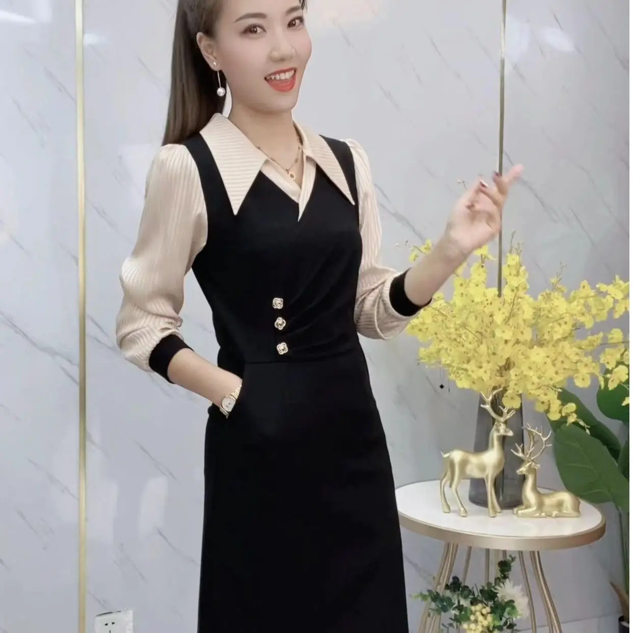 2203 Spring Autumn Women New Fashion Fake Two-piece Loose Dress Female Pockets A-line Vestidos Ladies Long Casual Dresses Q607
2203 Spring Autumn Women New Fashion Fake Two-piece Loose Dress Female Pockets A-line Vestidos Ladies Long Casual Dresses Q607