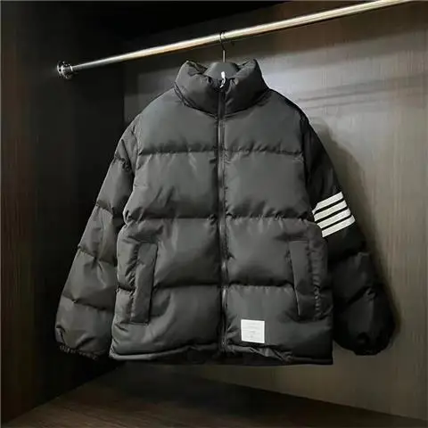 Winter New TB Cotton Coat Men's Trendy Brand Pi Shuai Four Bar Cotton Coat Coat Fashion Thickened Cotton Coat
Winter New TB Cotton Coat Men's Trendy Brand Pi Shuai Four Bar Cotton Coat Coat Fashion Thickened Cotton Coat