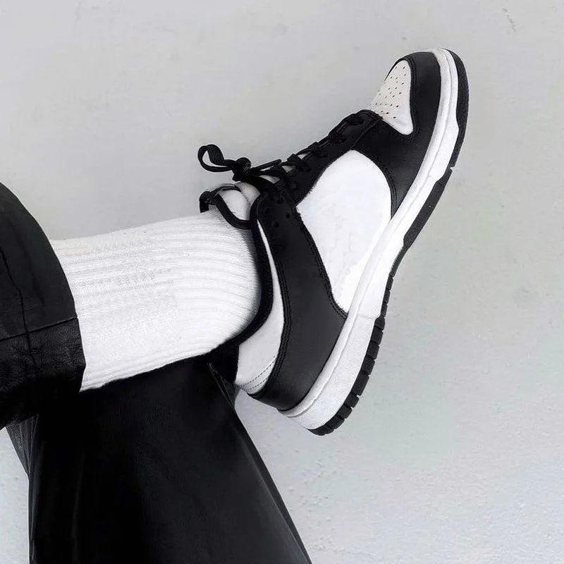 2023Hot Sell Men Running Shoes Low Triple White Black Grey Panda Shadow Sports Women Sneakers Trainers Shoe with Box
2023Hot Sell Men Running Shoes Low Triple White Black Grey Panda Shadow Sports Women Sneakers Trainers Shoe with Box