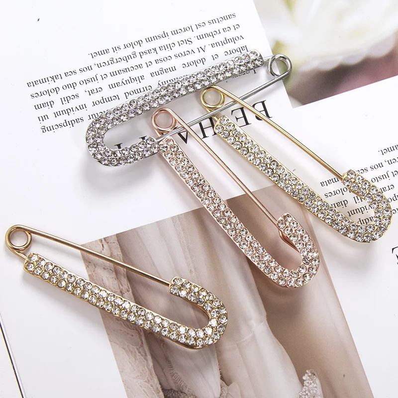 Simple Women Crystal Brooches Pin for Lady Vintage Jewelry Shiny Rhinestone Decoration Buckle Pin Paper Clip Accessories Gifts
Simple Women Crystal Brooches Pin for Lady Vintage Jewelry Shiny Rhinestone Decoration Buckle Pin Paper Clip Accessories Gifts
