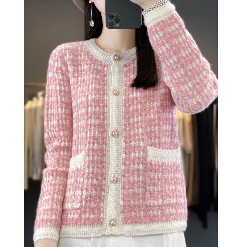 French small fragrance women's coat 100% pure wool cardigan padded sweater sweater in autumn and winter.
French small fragrance women's coat 100% pure wool cardigan padded sweater sweater in autumn and winter.