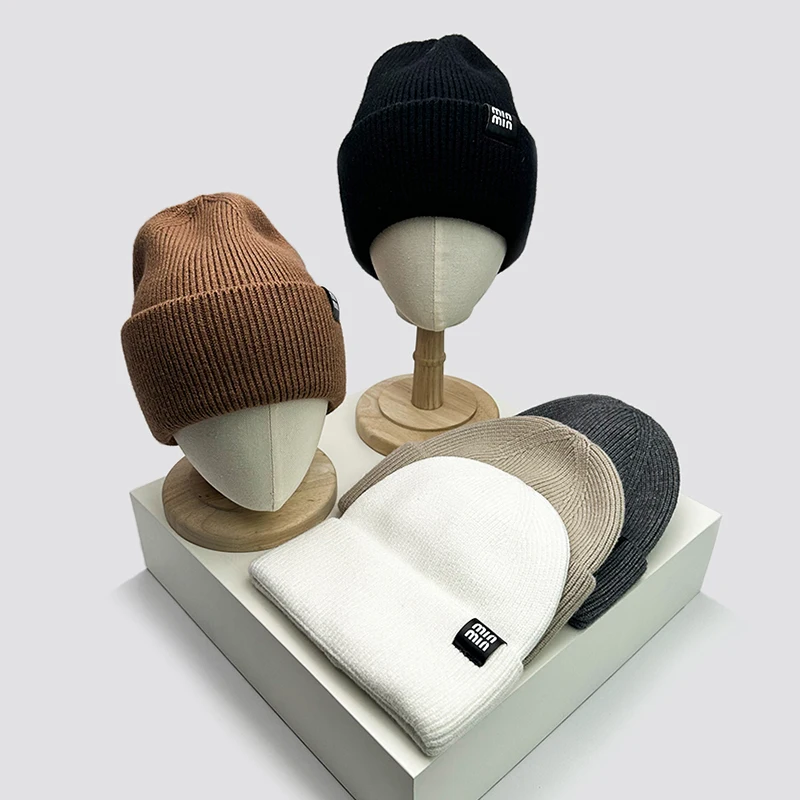 Autumn and Winter New Men Women Letter Wool Bucket Knitted Hats Versatile Warm Korean Fashion Soft Comfortable Ear Protection
Autumn and Winter New Men Women Letter Wool Bucket Knitted Hats Versatile Warm Korean Fashion Soft Comfortable Ear Protection