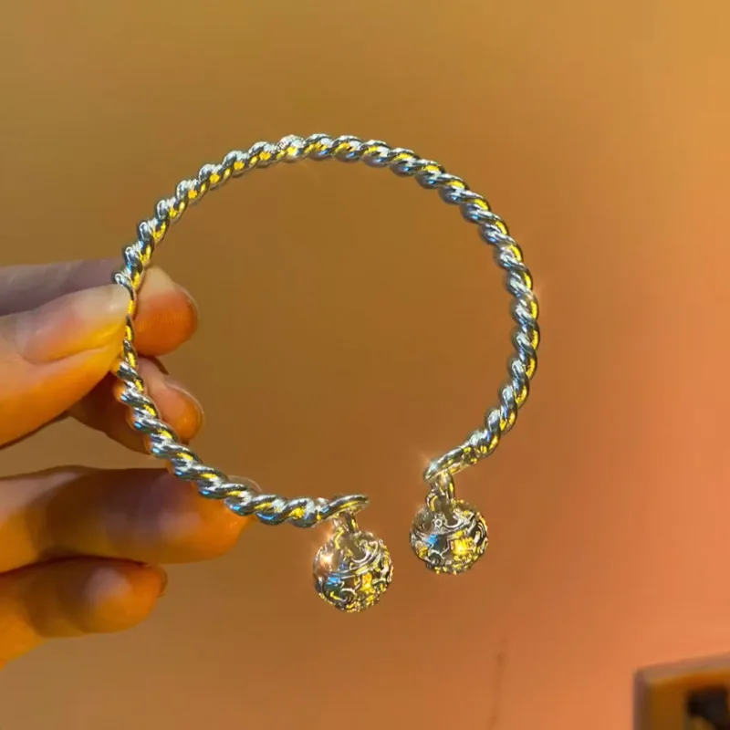 Fashion Silver Color Small Bell Cuff Bangle for Women Girl's Torsion Wire Opening Bangle Bracelet Birthday Gifts Party Jewelry
Fashion Silver Color Small Bell Cuff Bangle for Women Girl's Torsion Wire Opening Bangle Bracelet Birthday Gifts Party Jewelry