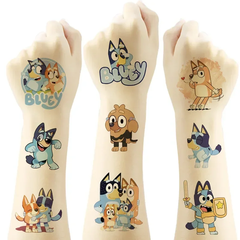 Детские Мультяшные наклейки для татуировок Bluey And His Friends, Переводные Одноразовые наклейки для татуировок, детские подарки на день рождения
Детские Мультяшные наклейки для татуировок Bluey And His Friends, Переводные Одноразовые наклейки для татуировок, детские подарки на день рождения