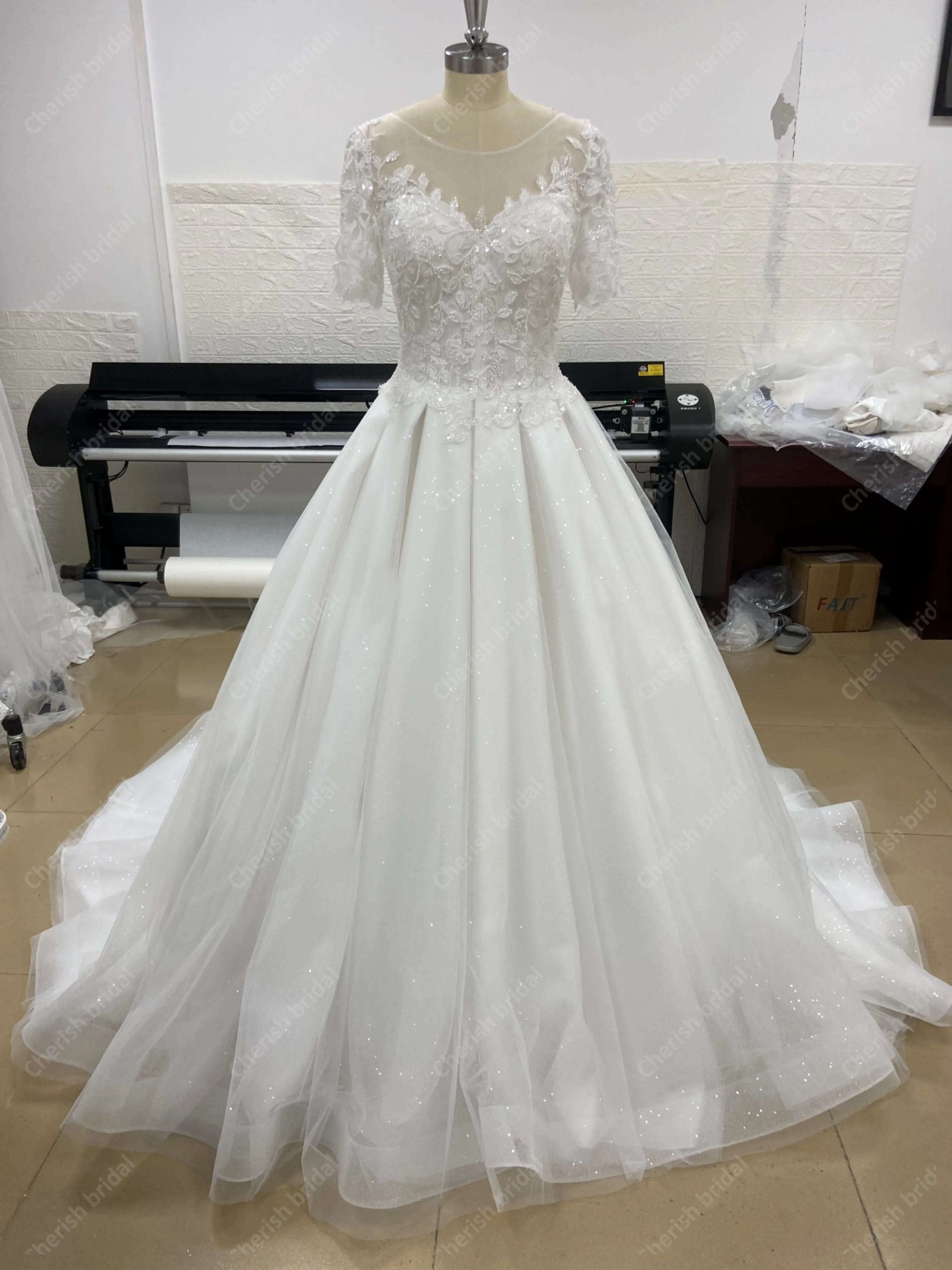 C1044A Wedding Dresses for Bride Women Luxury Handmade Beading Ball Gown Bridal Dress Short Sleeves Lace Up Weddingdress
C1044A Wedding Dresses for Bride Women Luxury Handmade Beading Ball Gown Bridal Dress Short Sleeves Lace Up Weddingdress