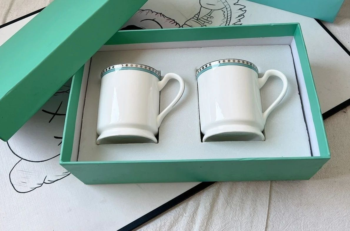 T Classic Blue Bone Porcelain Ceramic Cup Mug Coffee Cup Wine Cup to Cup Gift Box Wedding Gift
T Classic Blue Bone Porcelain Ceramic Cup Mug Coffee Cup Wine Cup to Cup Gift Box Wedding Gift