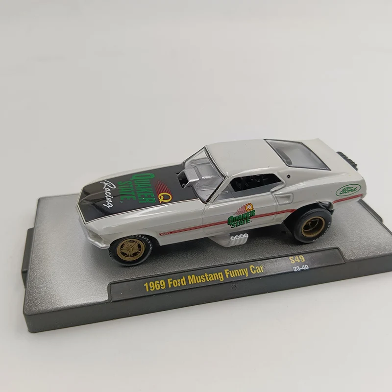Литая модель автомобиля Ford Mustang, масштаб 1:64, 1969, Классическая коллекция игрушек для взрослых, сувенир, подарок
Литая модель автомобиля Ford Mustang, масштаб 1:64, 1969, Классическая коллекция игрушек для взрослых, сувенир, подарок