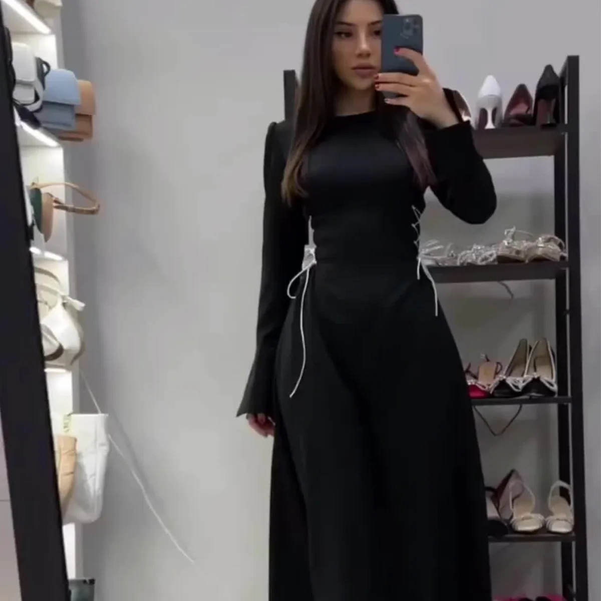 Women's Long-Sleeved Dress 2024 Spring New Flared Sleeve Lace-Up Design Waist Round Neck Black Dress Free Shipping
Women's Long-Sleeved Dress 2024 Spring New Flared Sleeve Lace-Up Design Waist Round Neck Black Dress Free Shipping