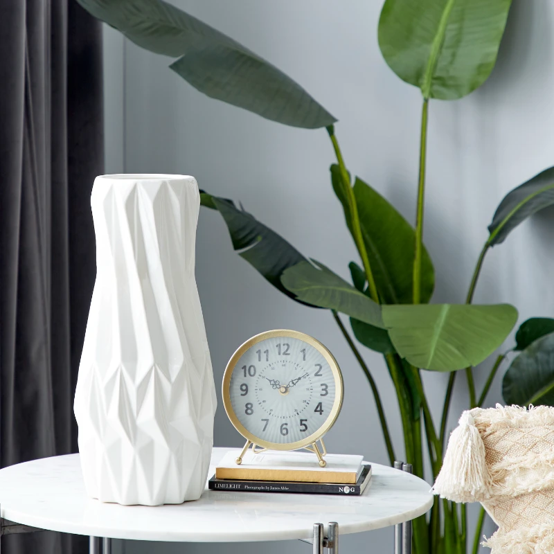 Geometric White Ceramic Vase Vase for flowers Book vase for flower Propagation station Table decoration items Propogation statio
Geometric White Ceramic Vase Vase for flowers Book vase for flower Propagation station Table decoration items Propogation statio