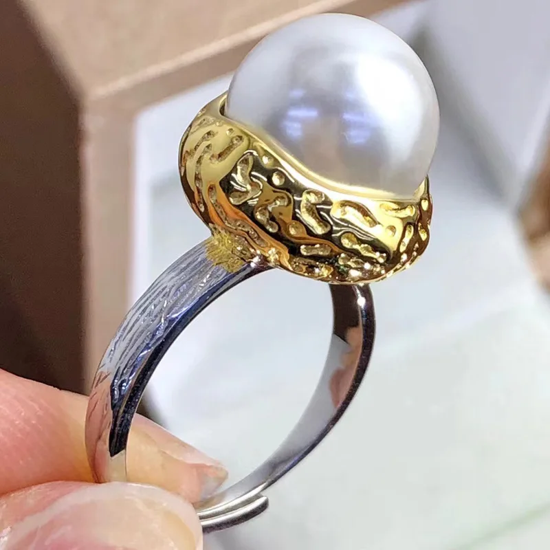 A special gold and silver combination style AAAA+++ 10-11mm 11-12mm ROUND natural akoya white pearl ring 925s
A special gold and silver combination style AAAA+++ 10-11mm 11-12mm ROUND natural akoya white pearl ring 925s