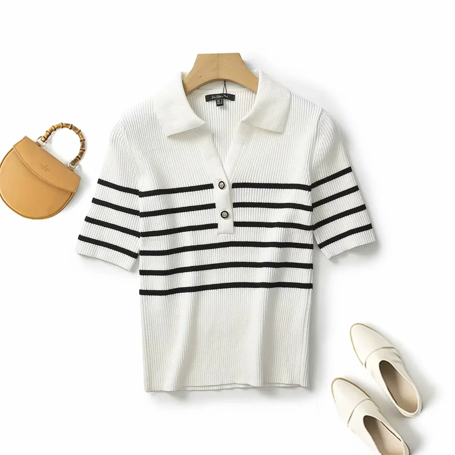 Women's Autumn 2023 New Fashion Slim Striped Knit Sweater Retro Exquisite Buttons Polo Collar Short Sleeve Chic Top.
Women's Autumn 2023 New Fashion Slim Striped Knit Sweater Retro Exquisite Buttons Polo Collar Short Sleeve Chic Top.
