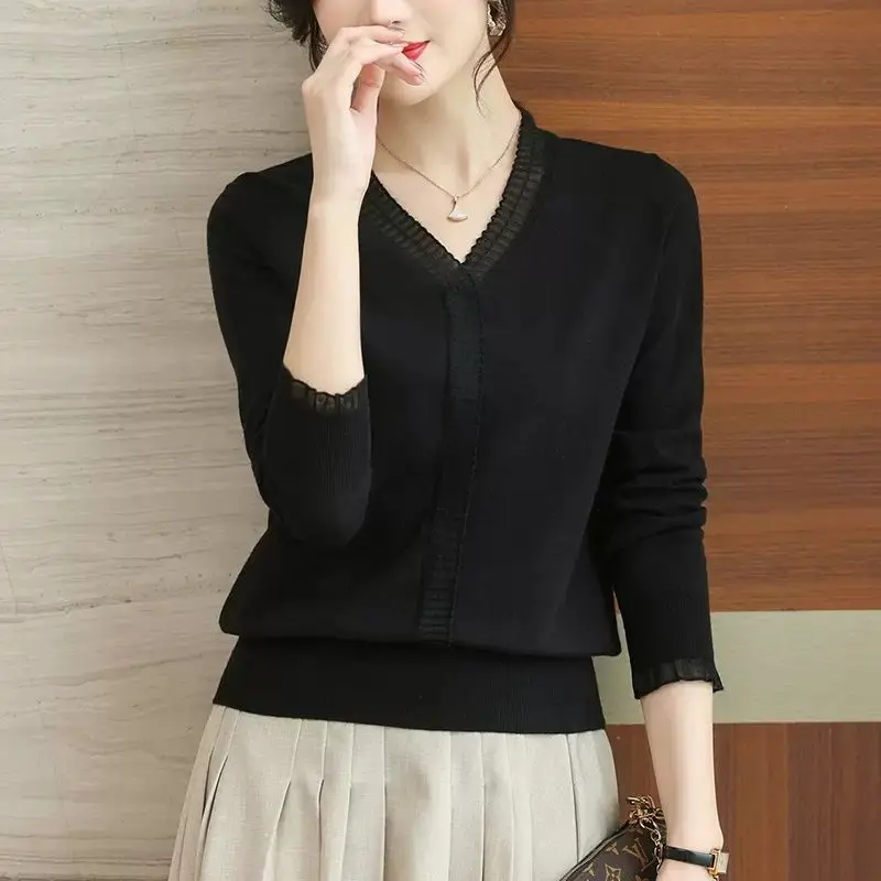 Spring and Autumn Women's Pullover V-neck Solid Patchwork Screw Thread Lace Sweater Knitted Underlay Fashion Casual Elegant Tops
Spring and Autumn Women's Pullover V-neck Solid Patchwork Screw Thread Lace Sweater Knitted Underlay Fashion Casual Elegant Tops