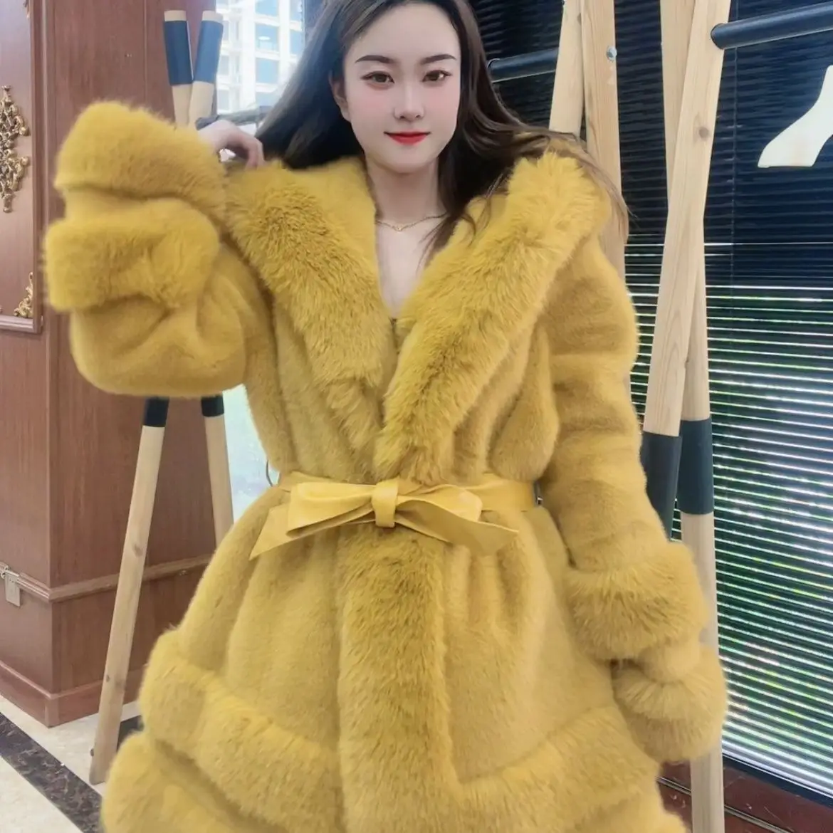 Fashion high-grade color collision fur versatile temperament Korean hooded belt jacket female
Fashion high-grade color collision fur versatile temperament Korean hooded belt jacket female