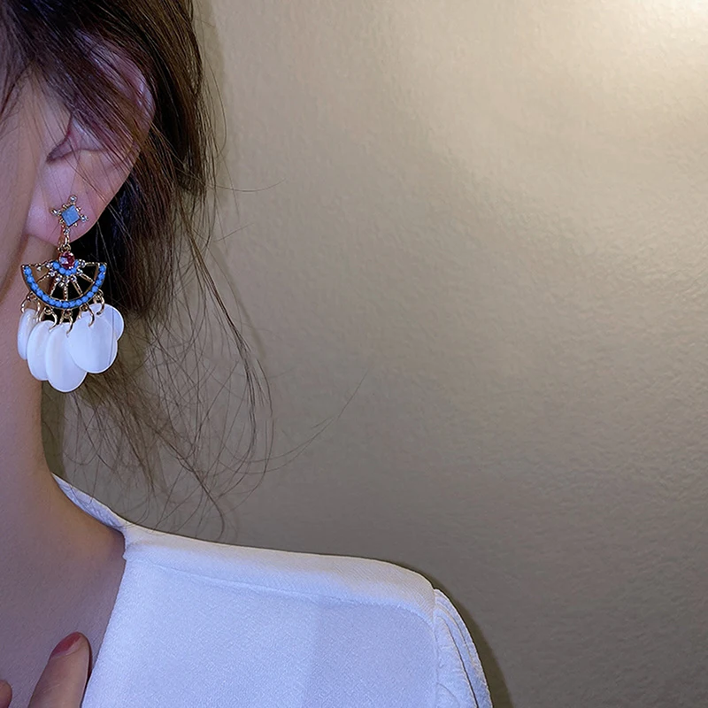 New Women Dangle Earrings Vintage Elegant Round Shell Drop Earrings Jewelry Gift For Birthday Anniversary Hot Sale
New Women Dangle Earrings Vintage Elegant Round Shell Drop Earrings Jewelry Gift For Birthday Anniversary Hot Sale