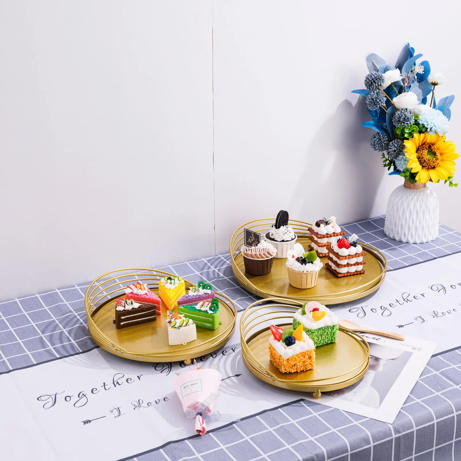 New Cake Rack Detachable Party Cake 3-piece Display Rack Tray Creative Birthday Cake Stands for Party Events Cake Stand
New Cake Rack Detachable Party Cake 3-piece Display Rack Tray Creative Birthday Cake Stands for Party Events Cake Stand