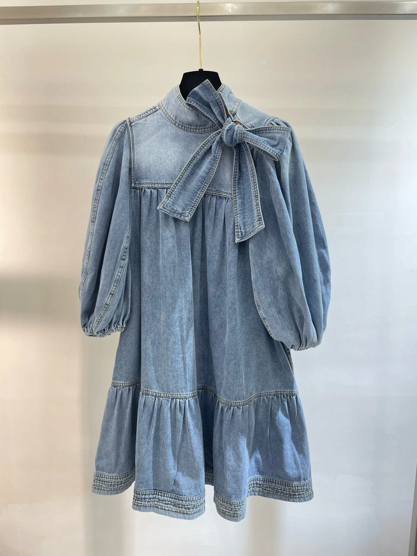 EVACANDIS Women Beach Style Lace-up Denim Dress Spring Summer New Chic Lantern Sleeve Sweet Cotton High Quality Casual A-Line
EVACANDIS Women Beach Style Lace-up Denim Dress Spring Summer New Chic Lantern Sleeve Sweet Cotton High Quality Casual A-Line