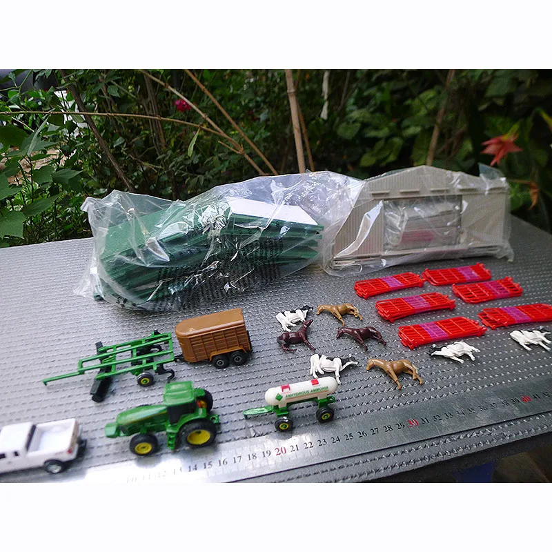 Diecast 1/64 Scale Tractor Farm Livestock Farm Vehicle Model Sand Table Scene Set Static Desktop Ornaments Toys for Boys
Diecast 1/64 Scale Tractor Farm Livestock Farm Vehicle Model Sand Table Scene Set Static Desktop Ornaments Toys for Boys