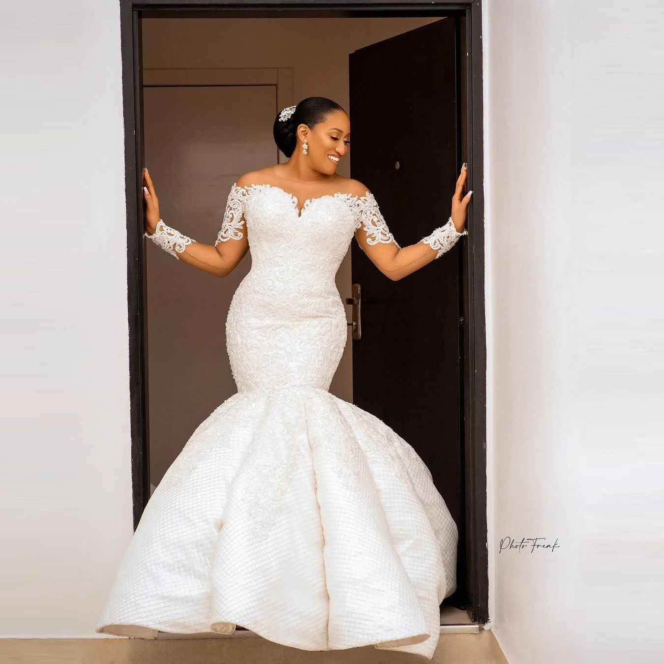 Modern Lace Appliques Mermaid Wedding Dress Cathedral Train Vestidos De Novia Long Sleeves African Garden Bridal Gown
Modern Lace Appliques Mermaid Wedding Dress Cathedral Train Vestidos De Novia Long Sleeves African Garden Bridal Gown