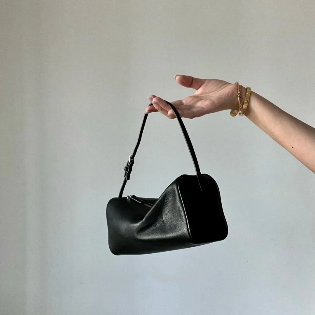 R0w Cowhide Handbag Stylish Suede Shoulder Crossbody Bag Stylish Commuter Bag For Women
R0w Cowhide Handbag Stylish Suede Shoulder Crossbody Bag Stylish Commuter Bag For Women