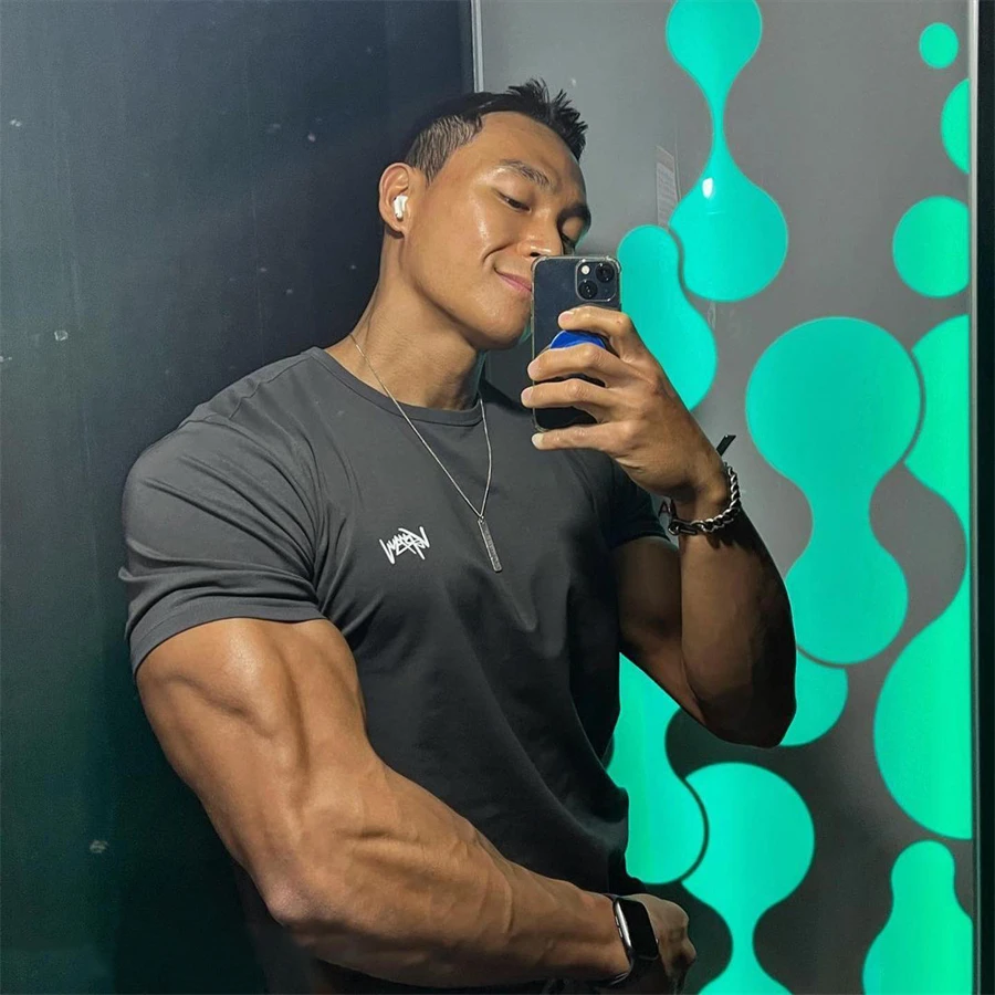 Fitness muscle solid color loose T -shirt fashion O -neck pumping fitness training exercise cotton material new men 2022
Fitness muscle solid color loose T -shirt fashion O -neck pumping fitness training exercise cotton material new men 2022