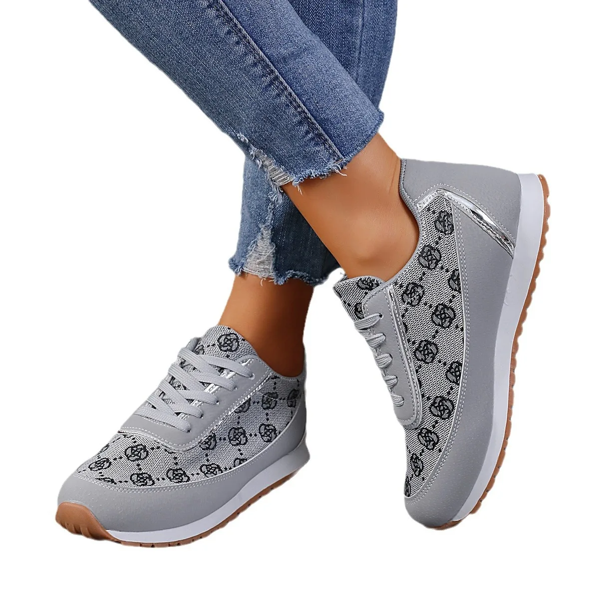 2024 New Large Size Sports Shoes Women's Casual Luxury Sneakers Thick Sole Female Running Walking Tennis Shoes Free Shipping
2024 New Large Size Sports Shoes Women's Casual Luxury Sneakers Thick Sole Female Running Walking Tennis Shoes Free Shipping