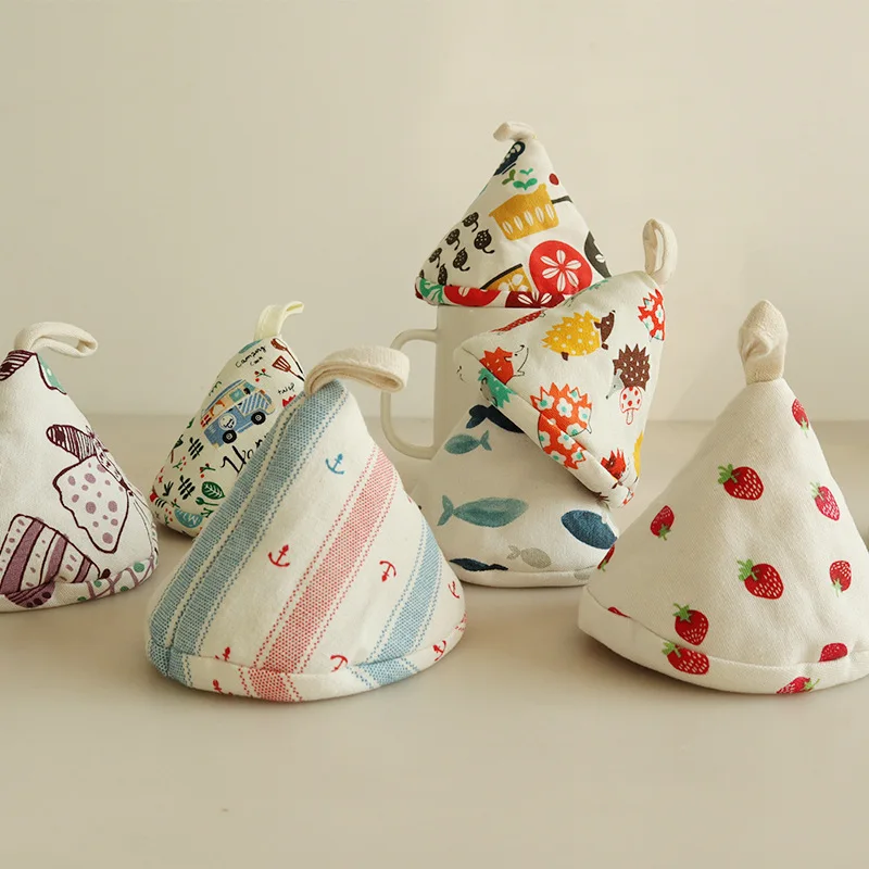 Japanese style triangular pot cap heat-resistant gloves fabric anti scald oven gloves kitchen supplies household baking gloves
Japanese style triangular pot cap heat-resistant gloves fabric anti scald oven gloves kitchen supplies household baking gloves